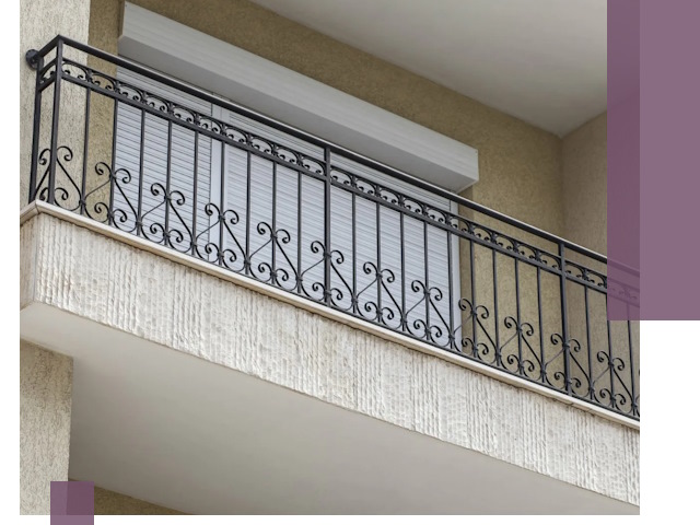 Балконные ограждения из металла и стекла в Гусе-Хрустальном для домов