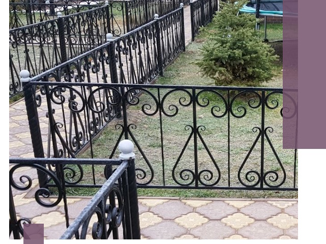 Кованые газонные ограждения под ключ в Гусе-Хрустальном